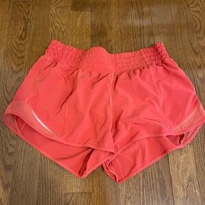 lululemon hotty hot high rise 2.5 inch shorts